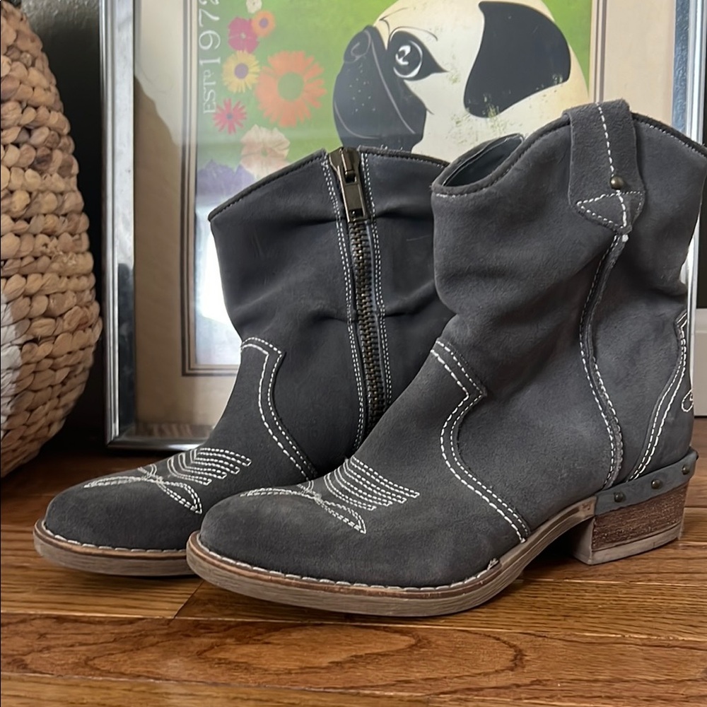 Stylish Sundance Gray Suede Women's Slouchy ankle boots